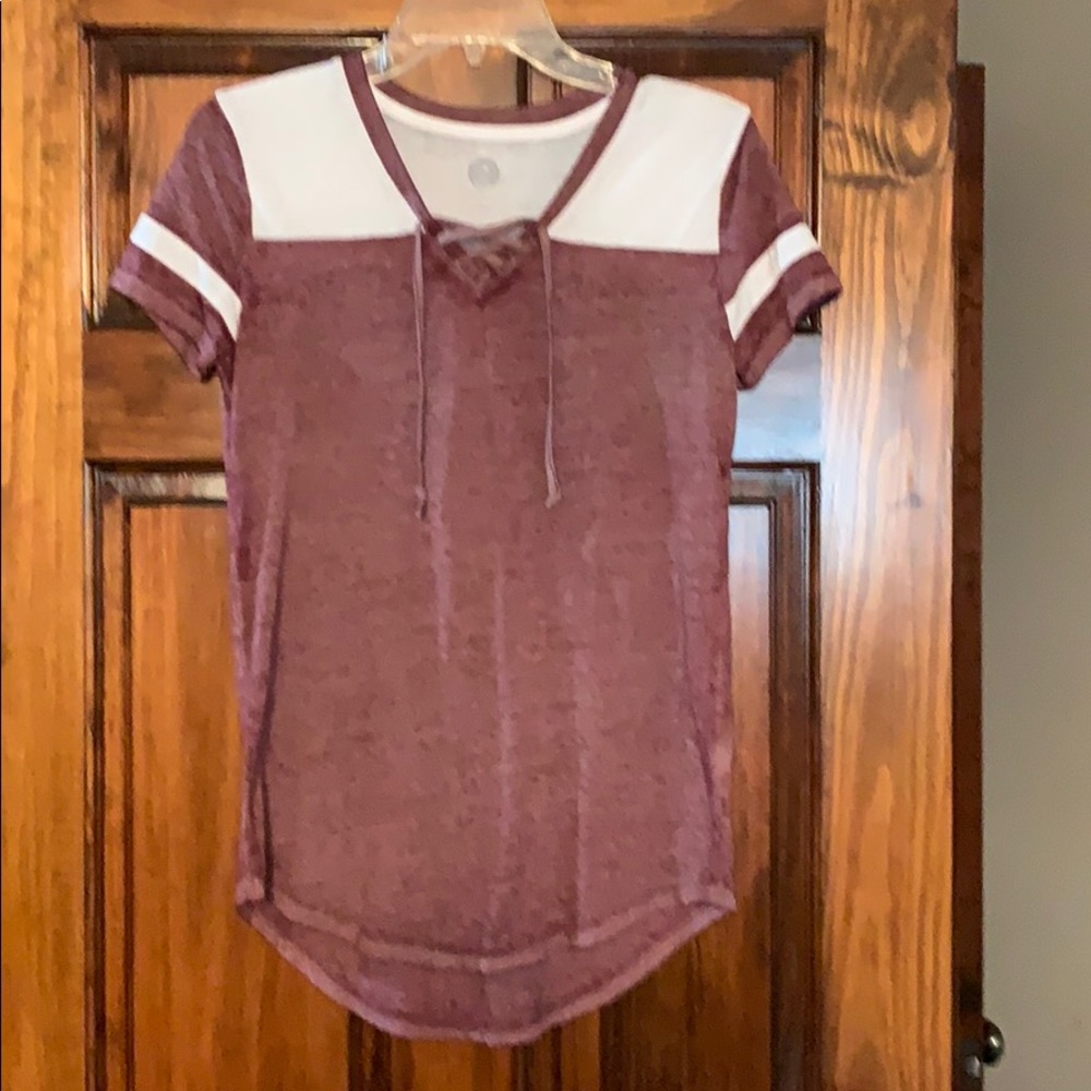 So burgundy / maroon shirt size small